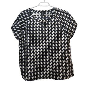 DKNY Geometric Boxy Blouse - Short Sleeve Keyhole Top Size M